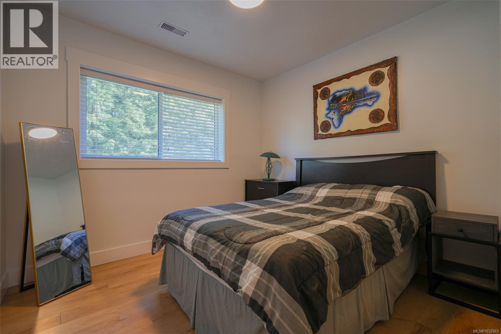 4658 Victoria Dr N - 29