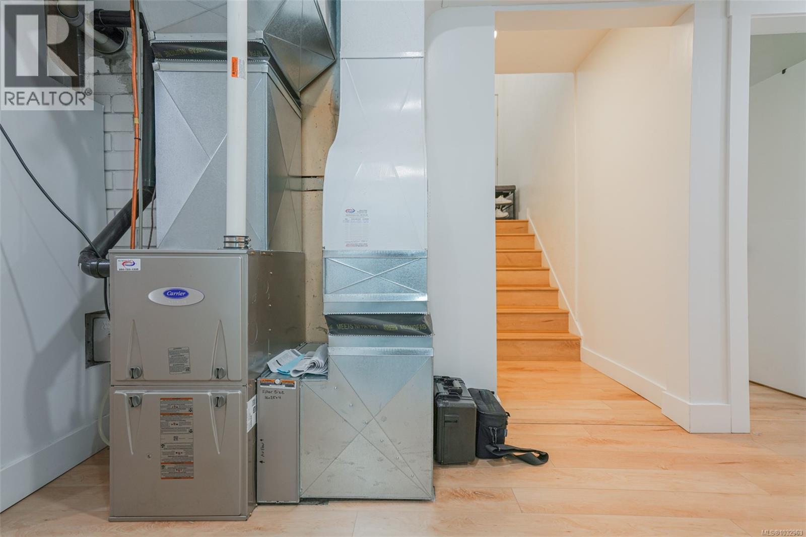 4658 Victoria Dr N - 32