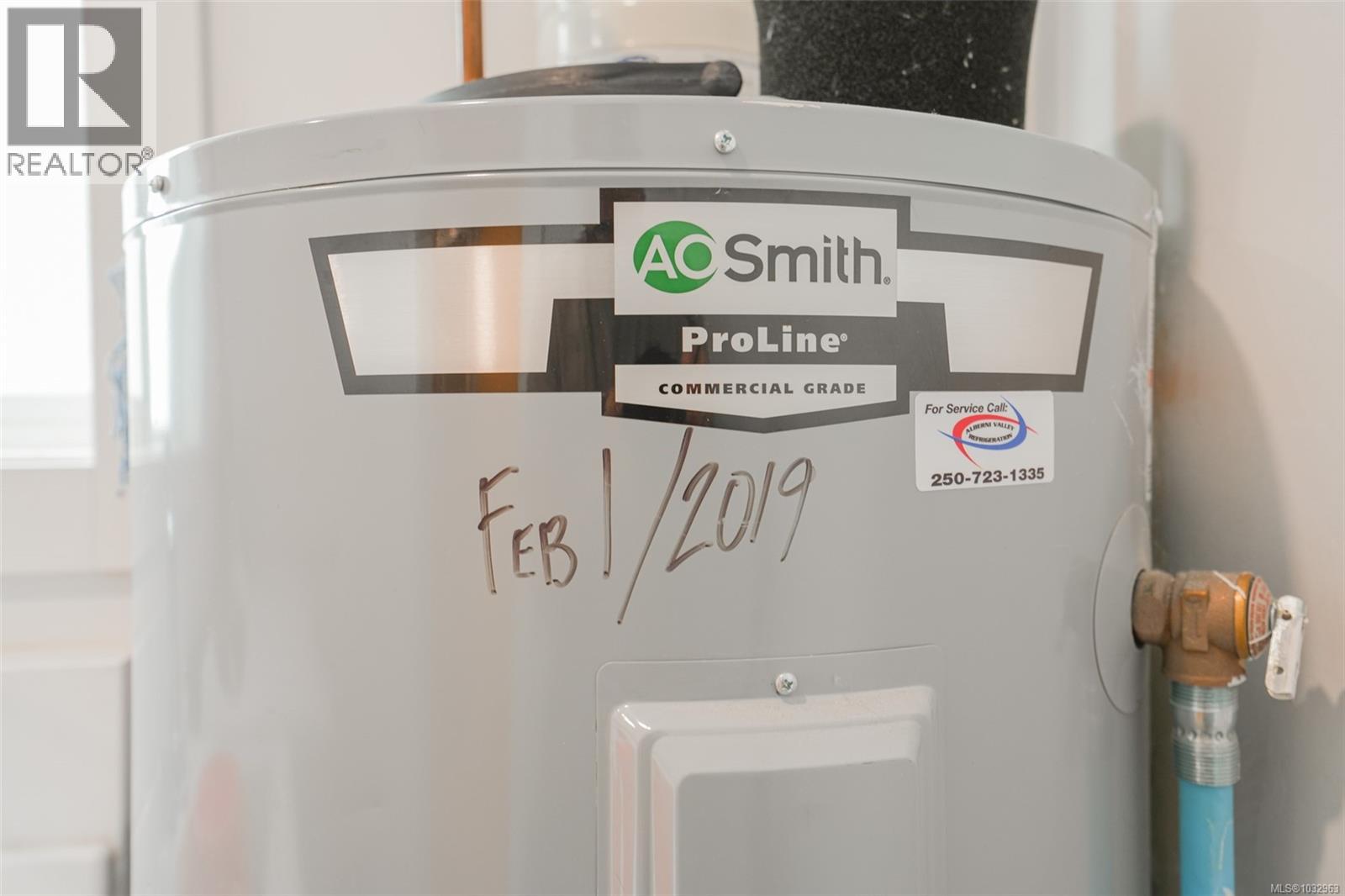 4658 Victoria Dr N - 33