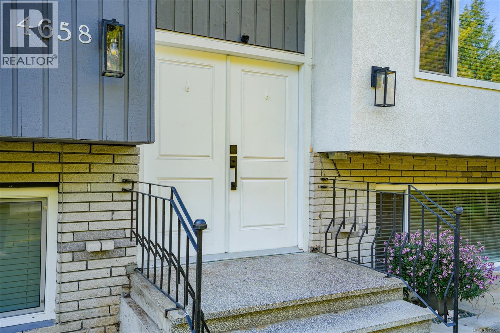 4658 Victoria Dr N - 38