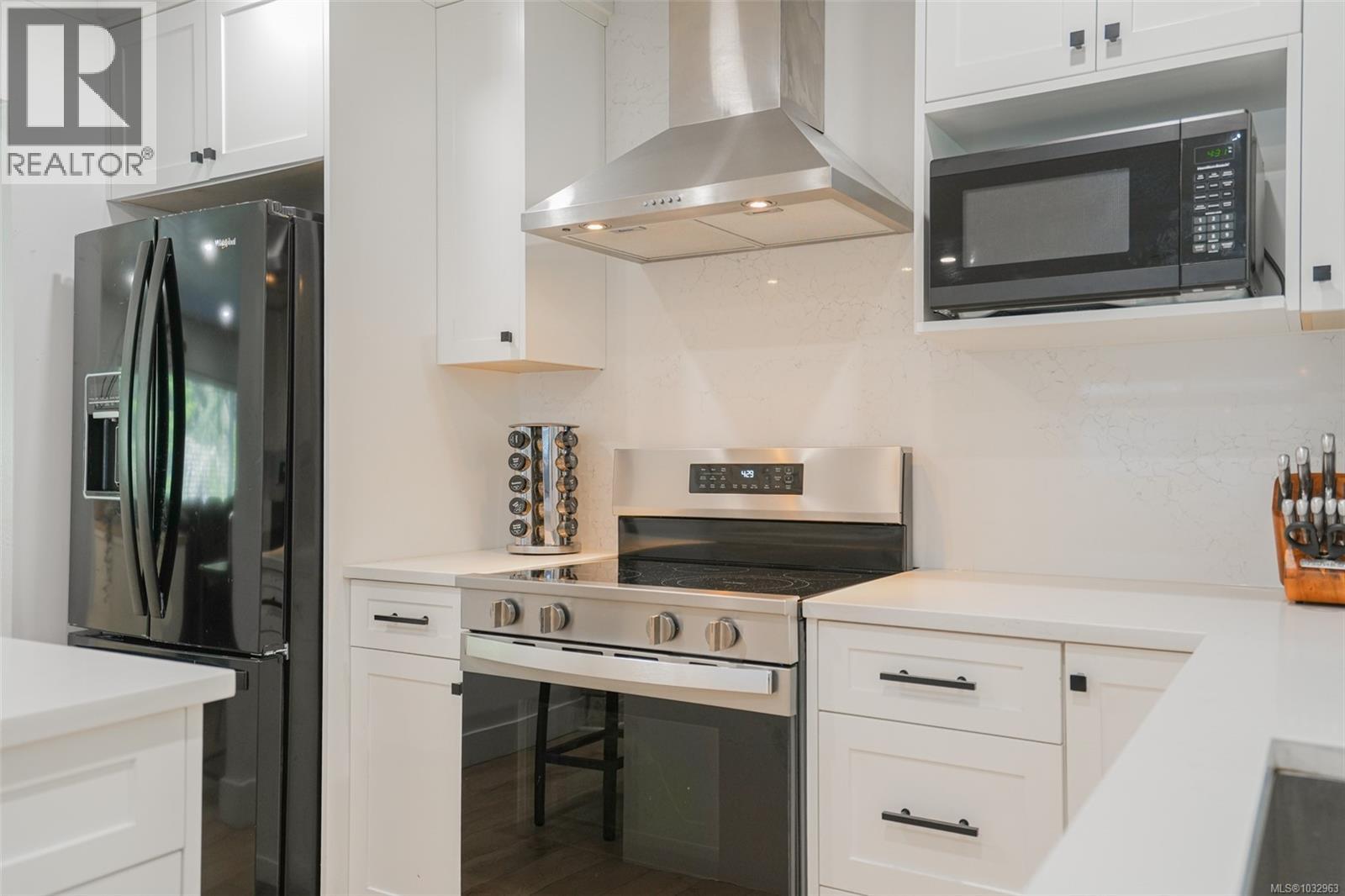 4658 Victoria Dr N - 42