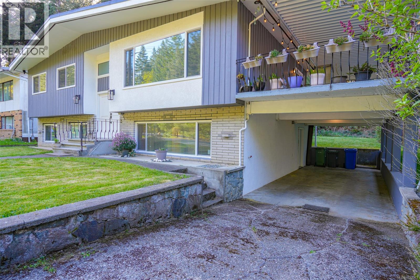 4658 Victoria Dr N - 50