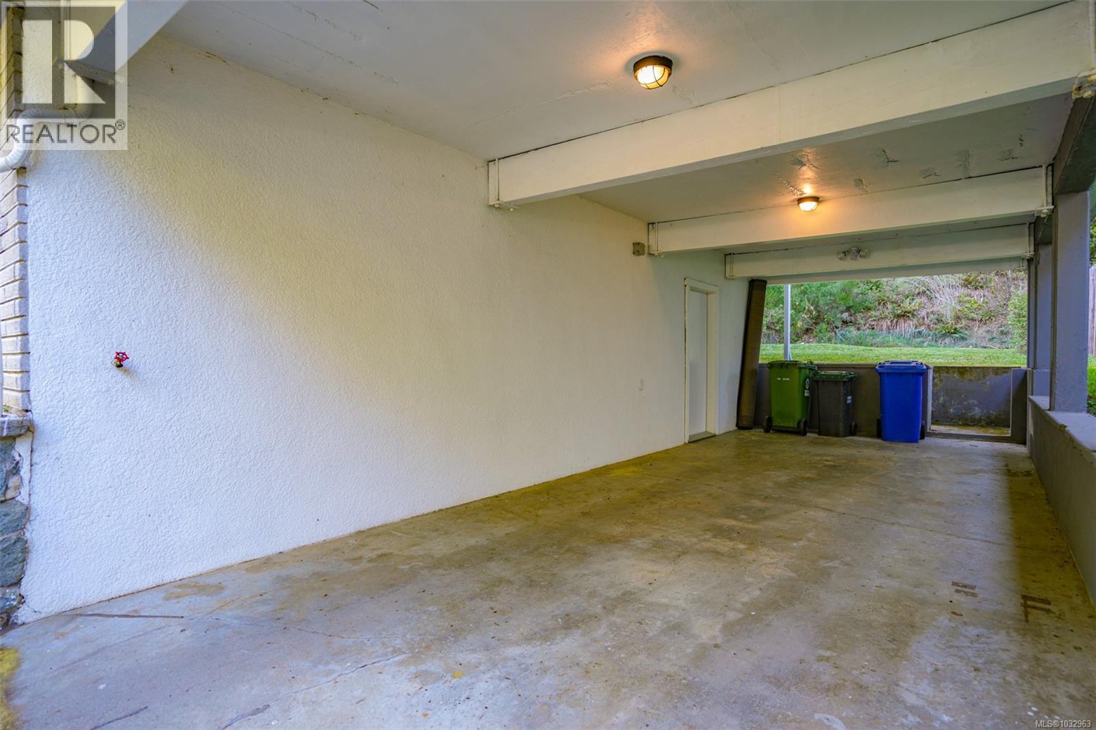 4658 Victoria Dr N - 51