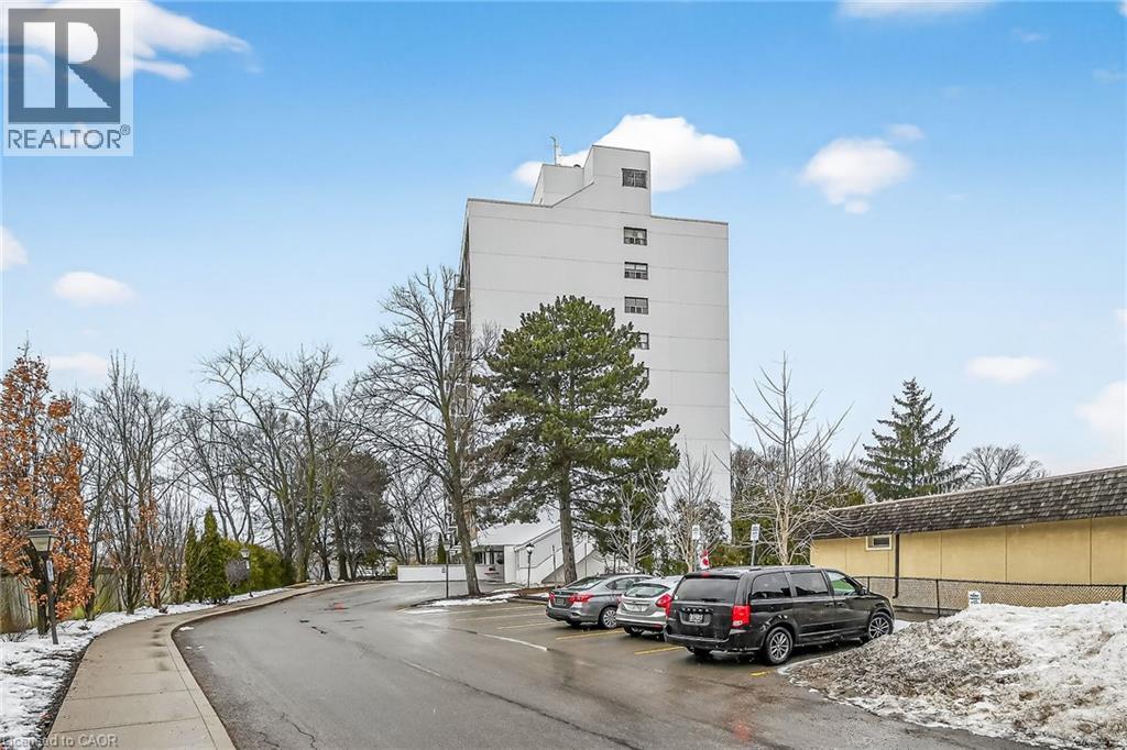 212 KERR Street Unit# 702, Oakville, Ontario, L6K3B1 — Photo 2