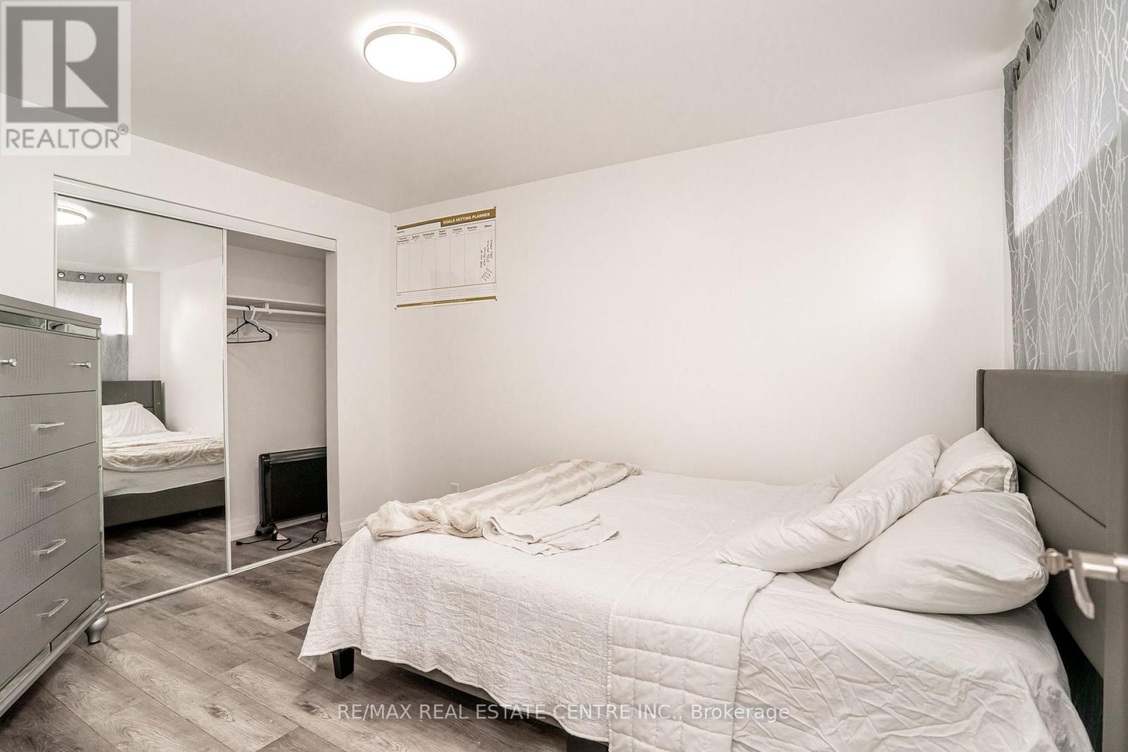 11 WINTERTON COURT - 25