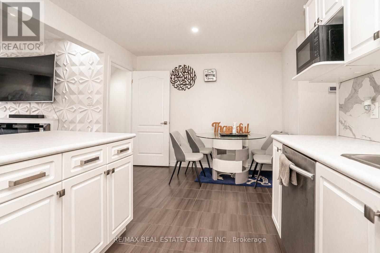 11 WINTERTON COURT - 8
