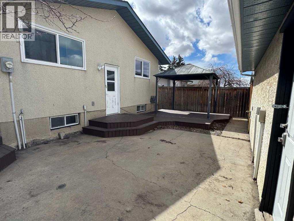 404 Acacia Drive SE - 40