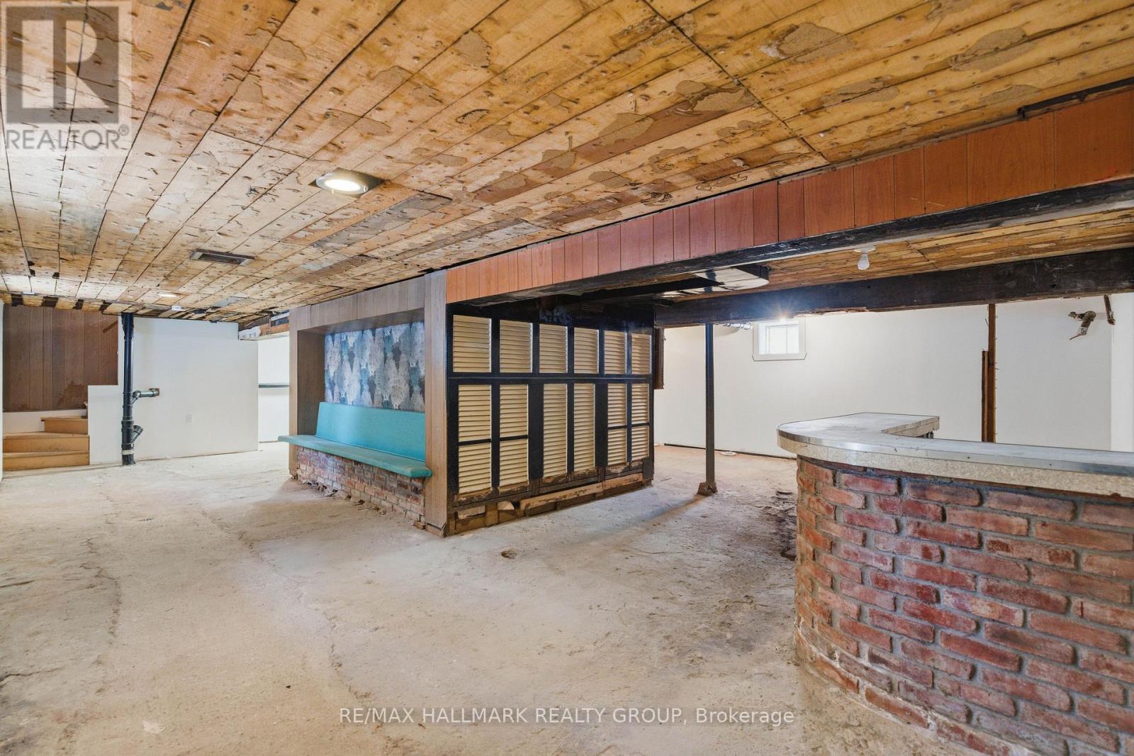 521 NELSON STREET W - 33