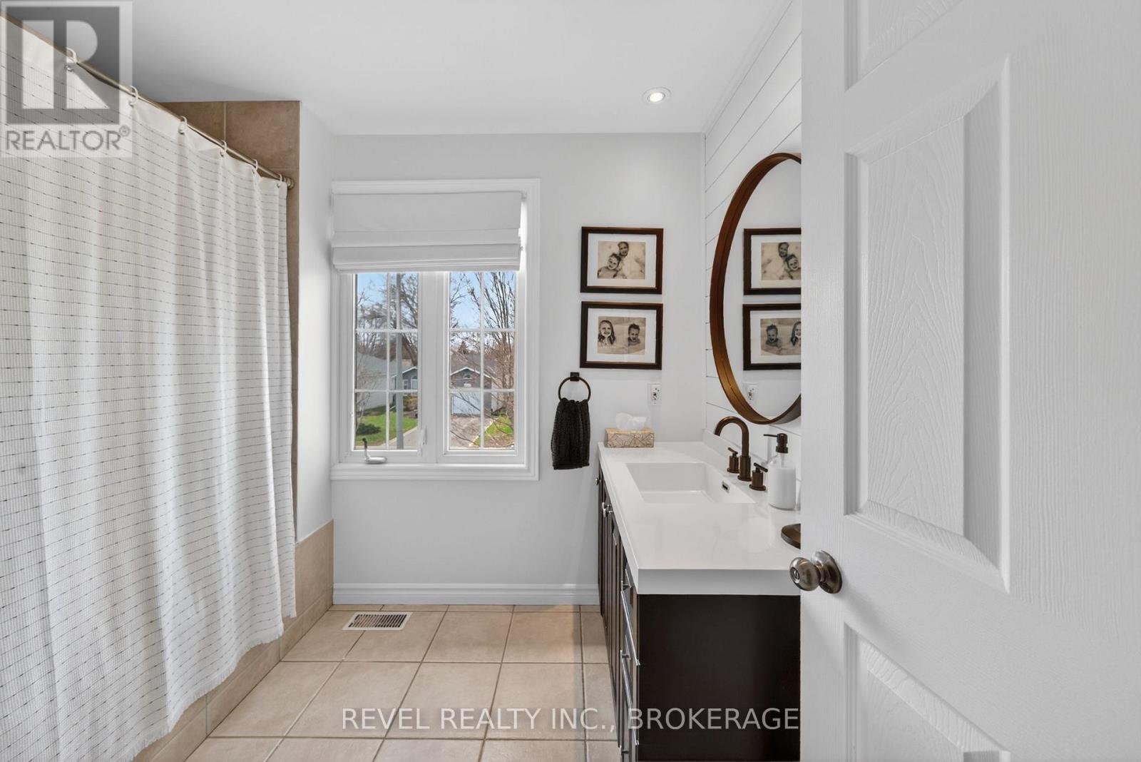 129 AMY LYNN DRIVE - 21