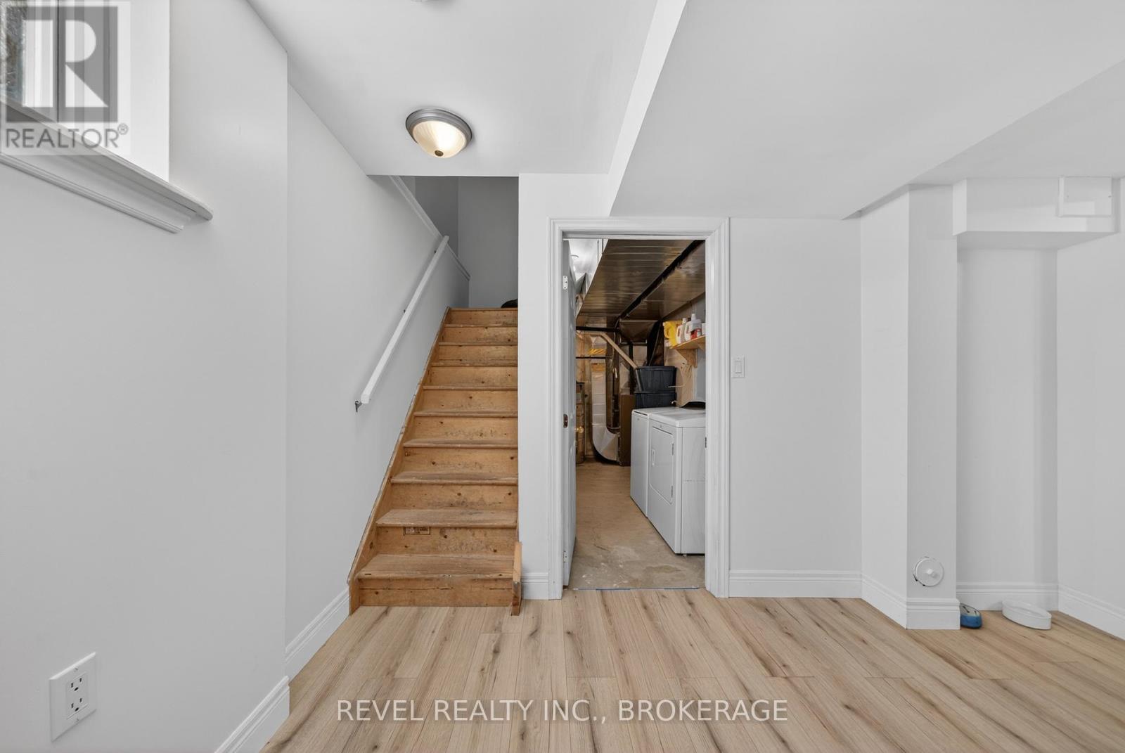 129 AMY LYNN DRIVE - 23