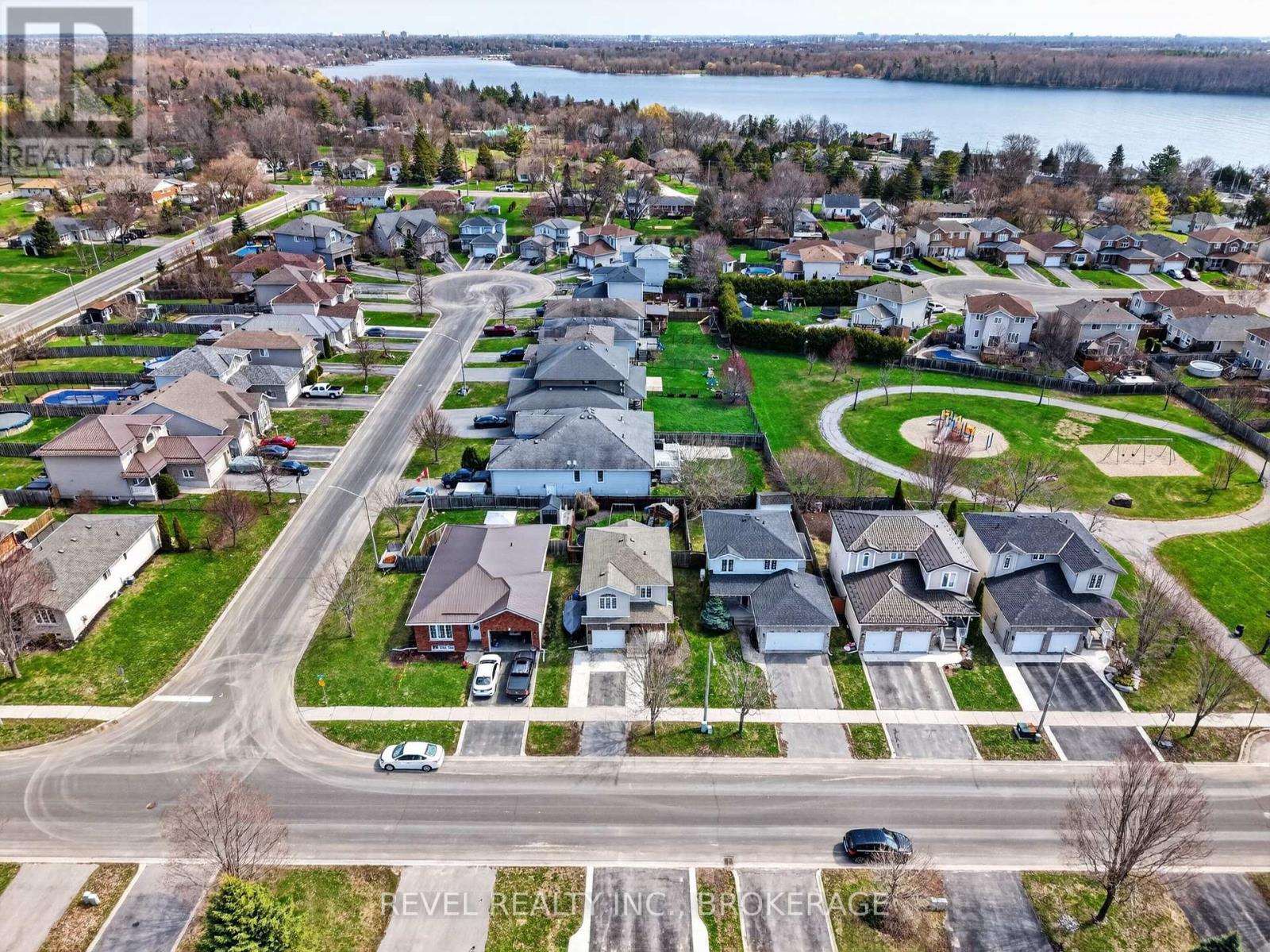 129 AMY LYNN DRIVE - 32