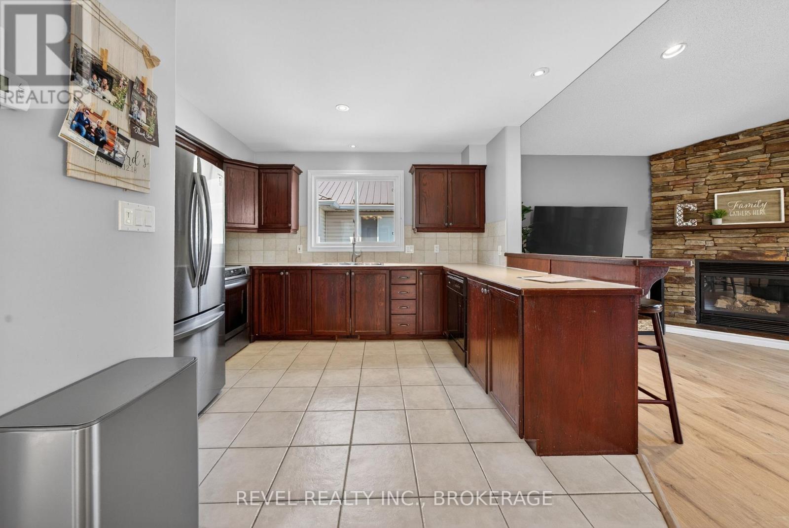 129 AMY LYNN DRIVE - 8