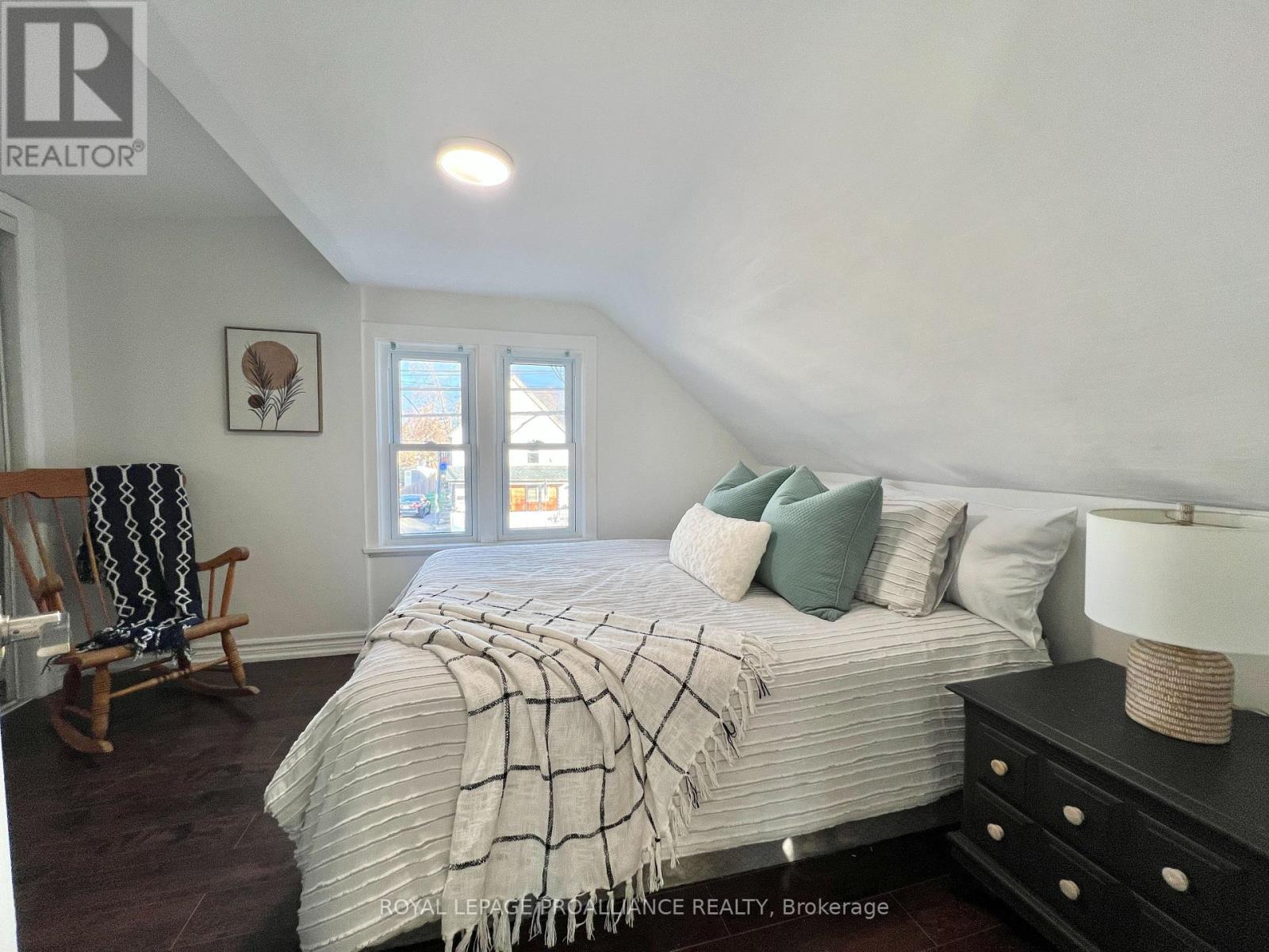 248 DUFFERIN AVENUE — photo 11