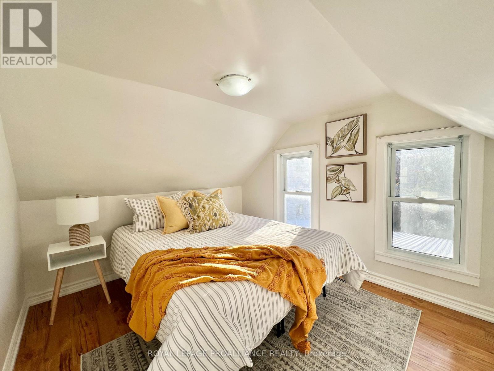 248 DUFFERIN AVENUE — photo 13
