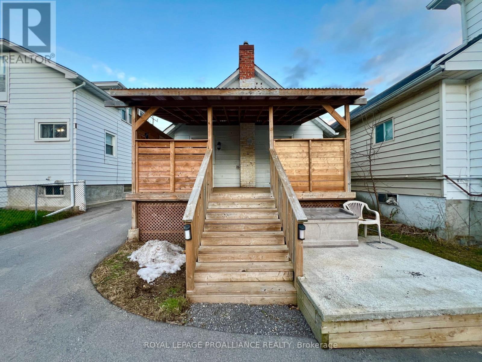 248 DUFFERIN AVENUE — photo 18