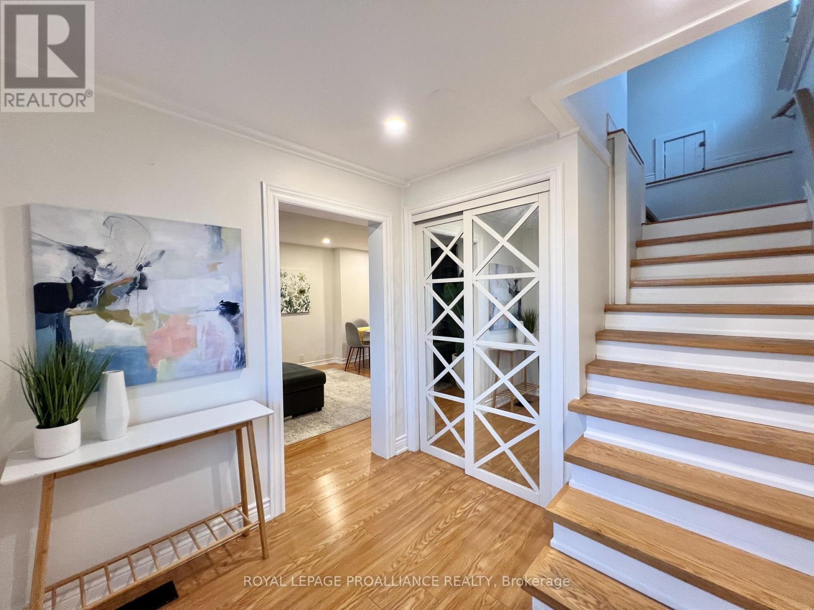 248 DUFFERIN AVENUE — photo 2