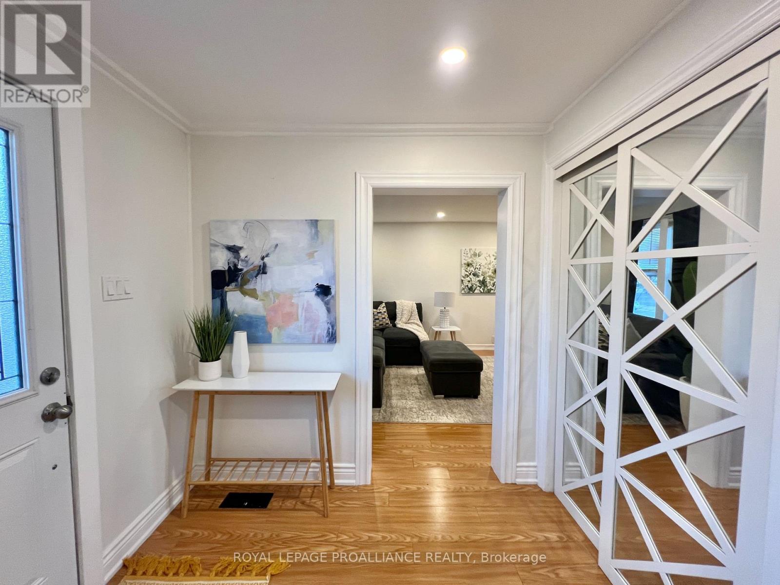 248 DUFFERIN AVENUE — photo 3