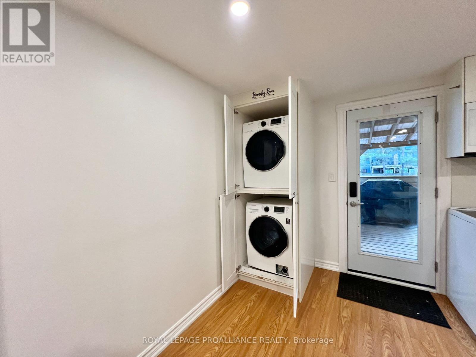 248 DUFFERIN AVENUE — photo 9