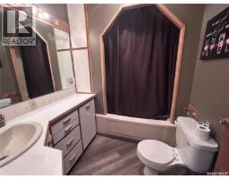 Family room - 935 4th Street, Estevan, SK S4A0W2 Photo 10