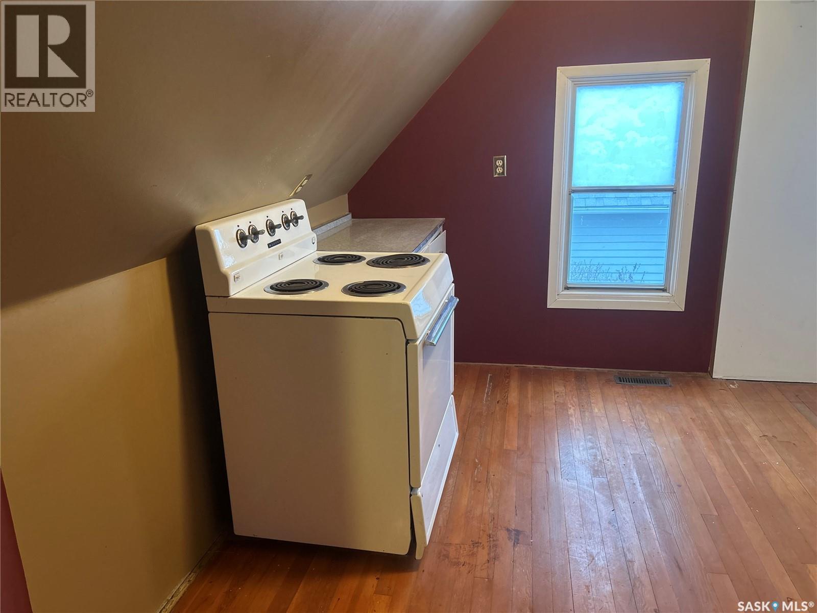 935 4th STREET - 33