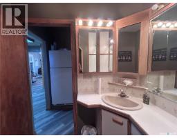 Den - 935 4th Street, Estevan, SK S4A0W2 Photo 11