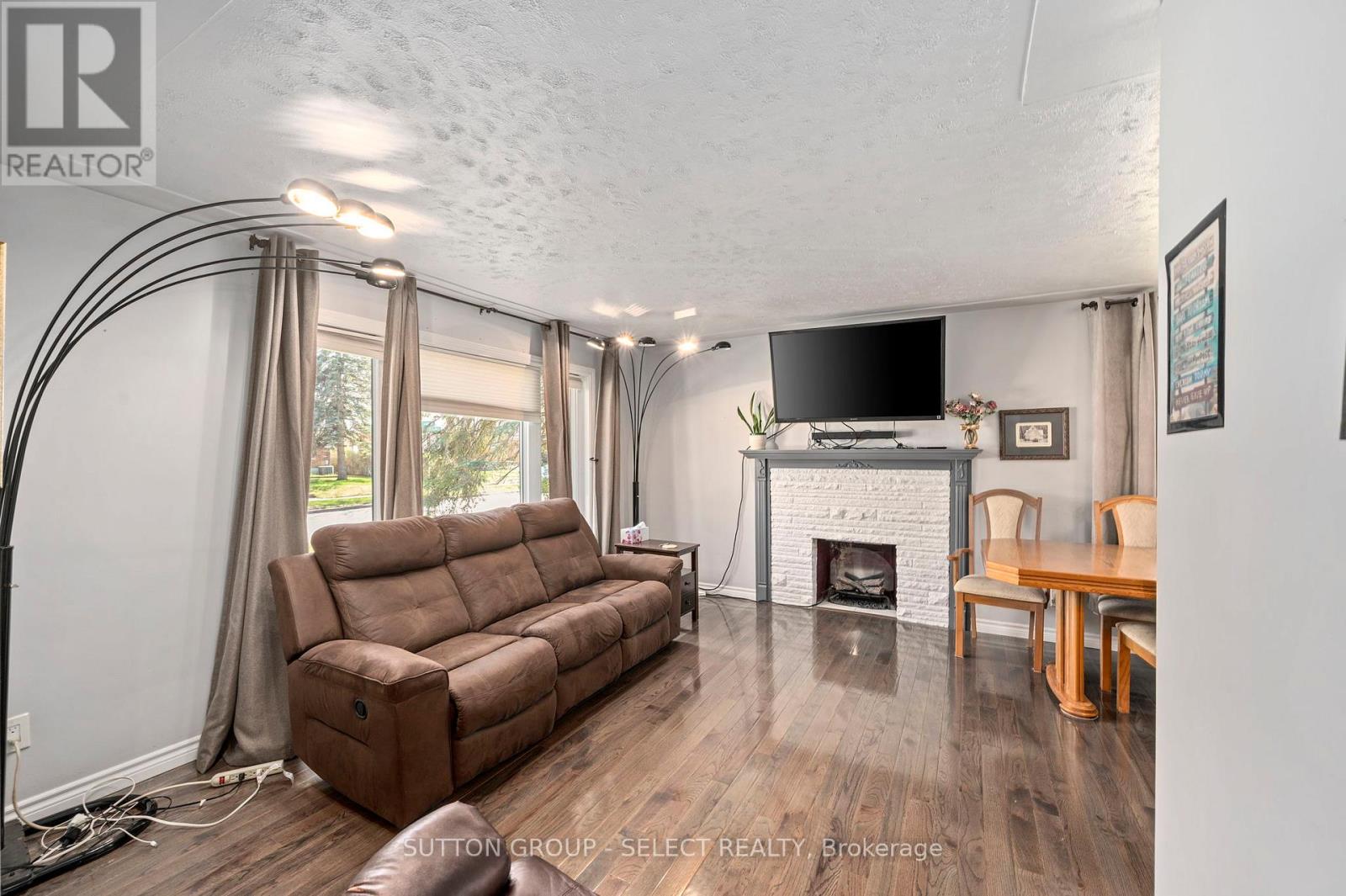 2 THORNE AVENUE - 10