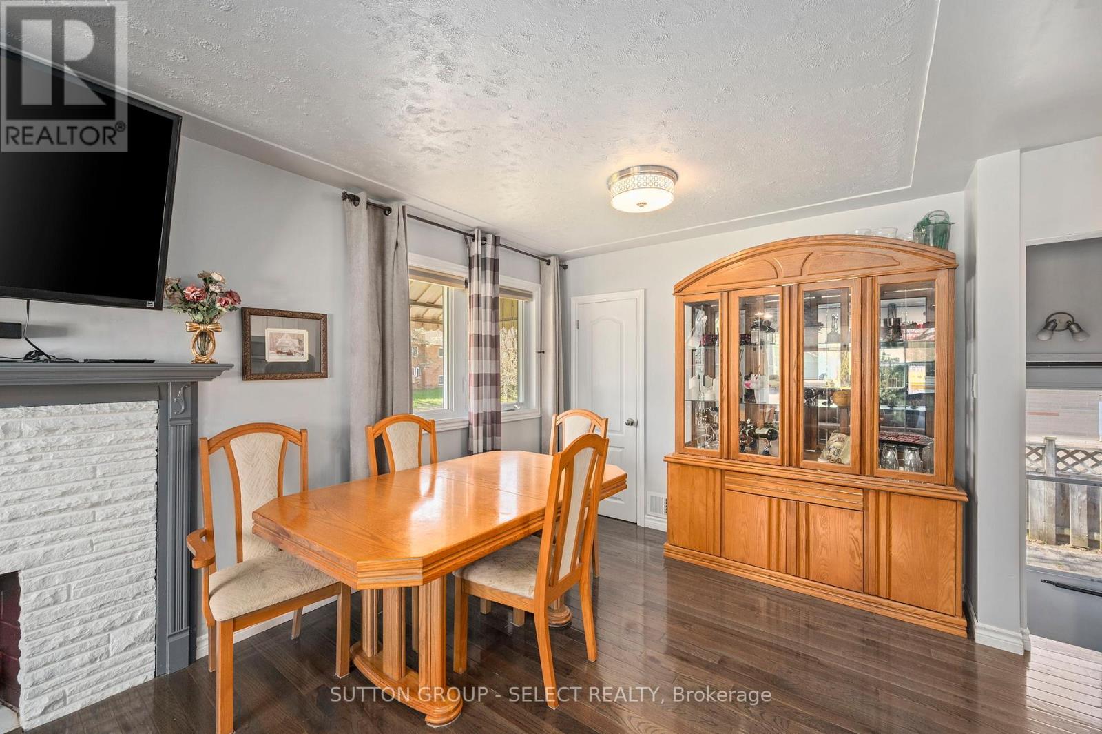2 THORNE AVENUE - 12
