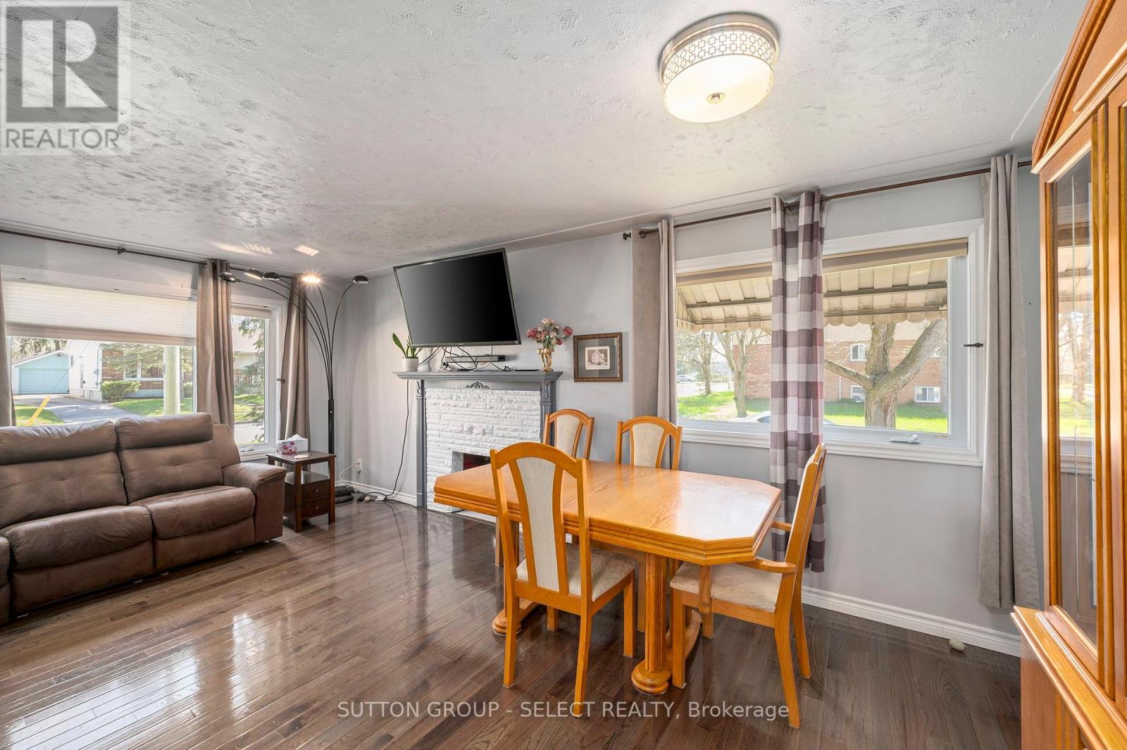 2 THORNE AVENUE - 14