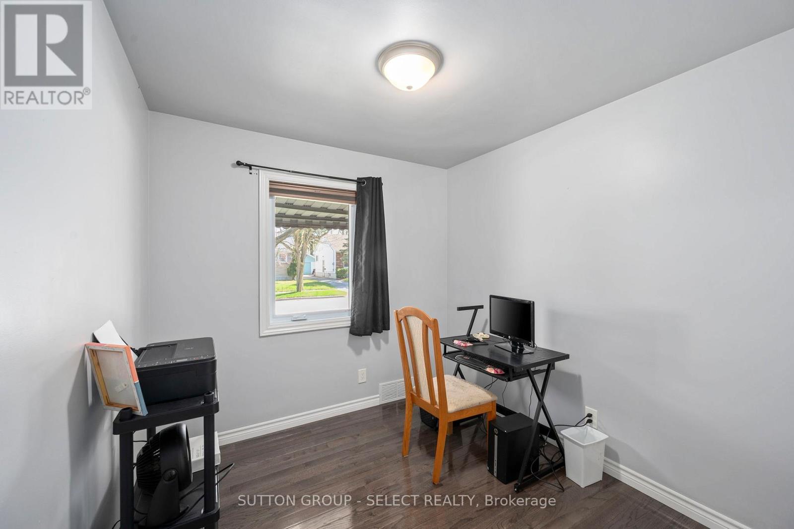 2 THORNE AVENUE - 21