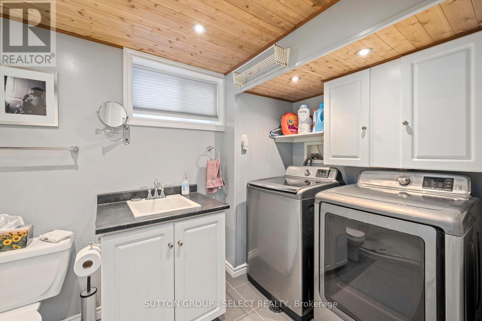 2 THORNE AVENUE - 26