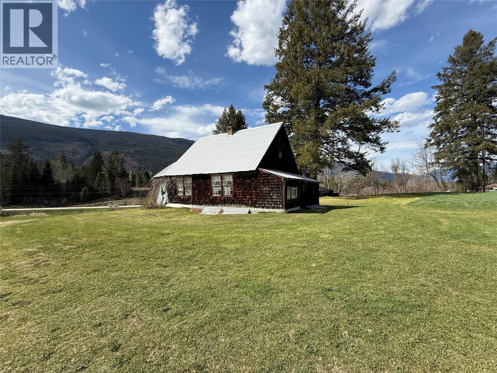 6915 Kimoff Road - 6