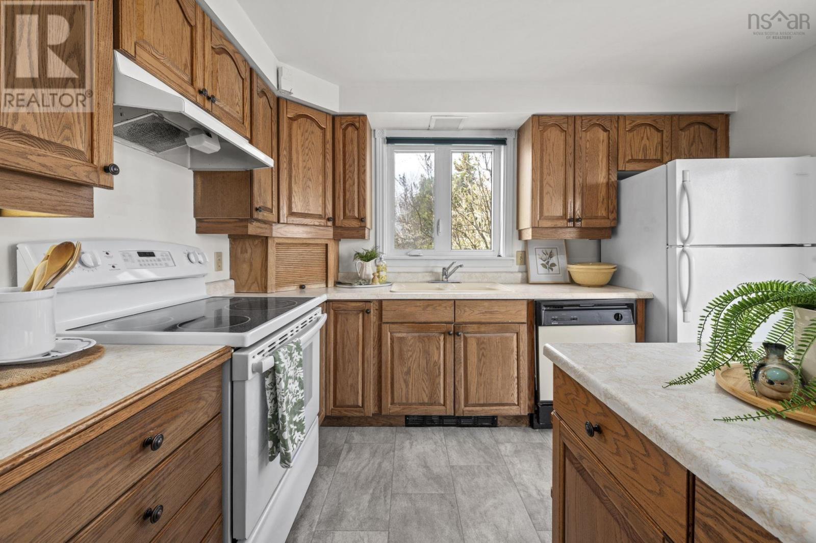 Property 15 of 50 of 789 Canard Street