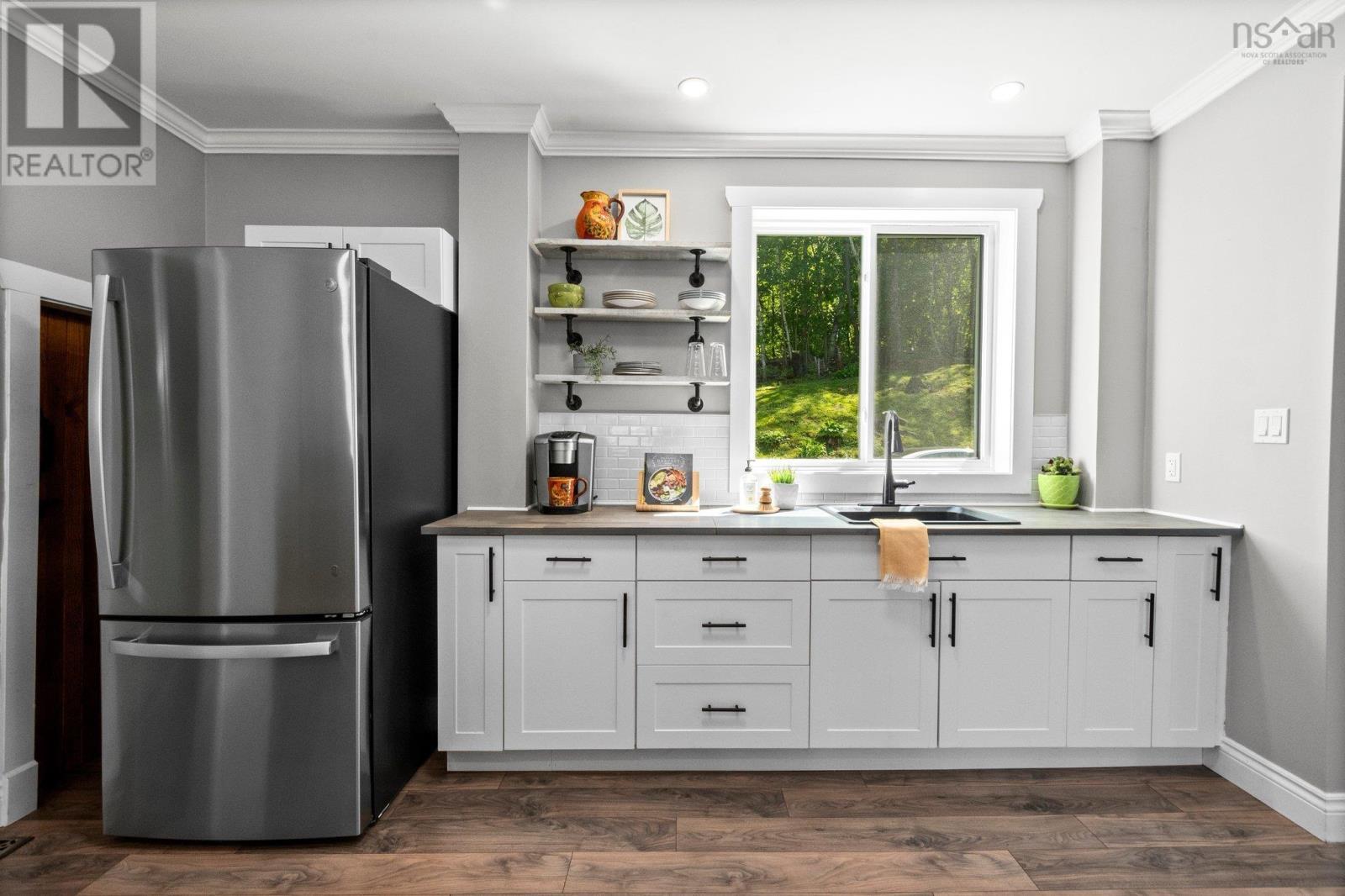 Property 17 of 48 of 73 Chester Avenue