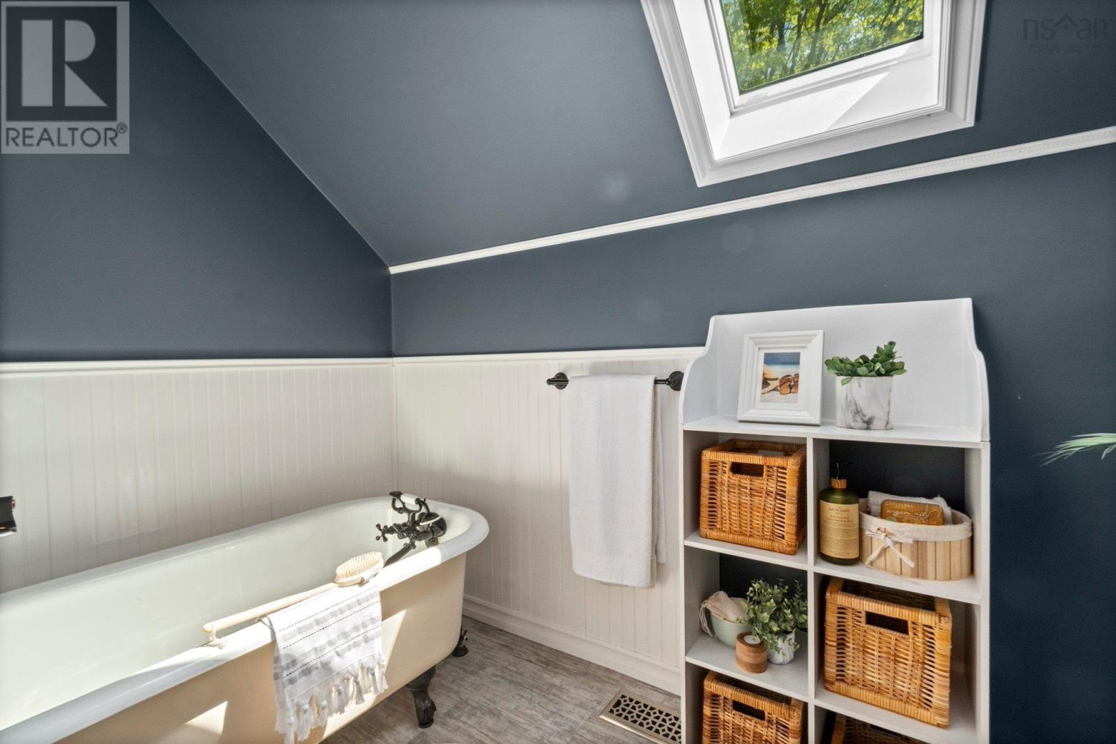 Property 32 of 48 of 73 Chester Avenue