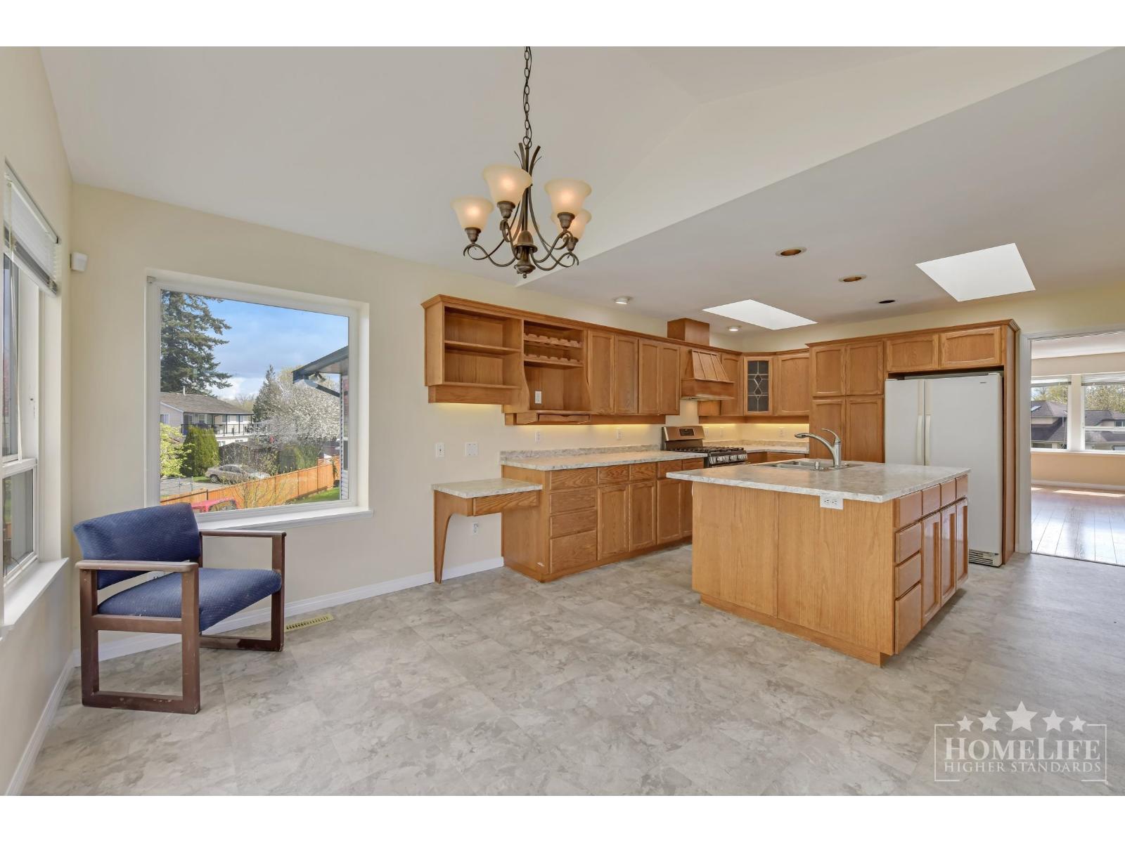 4 Bed, 2 Bath House for Rent in Surrey – Upper House 6375 187A STREET, Surrey - Image 27