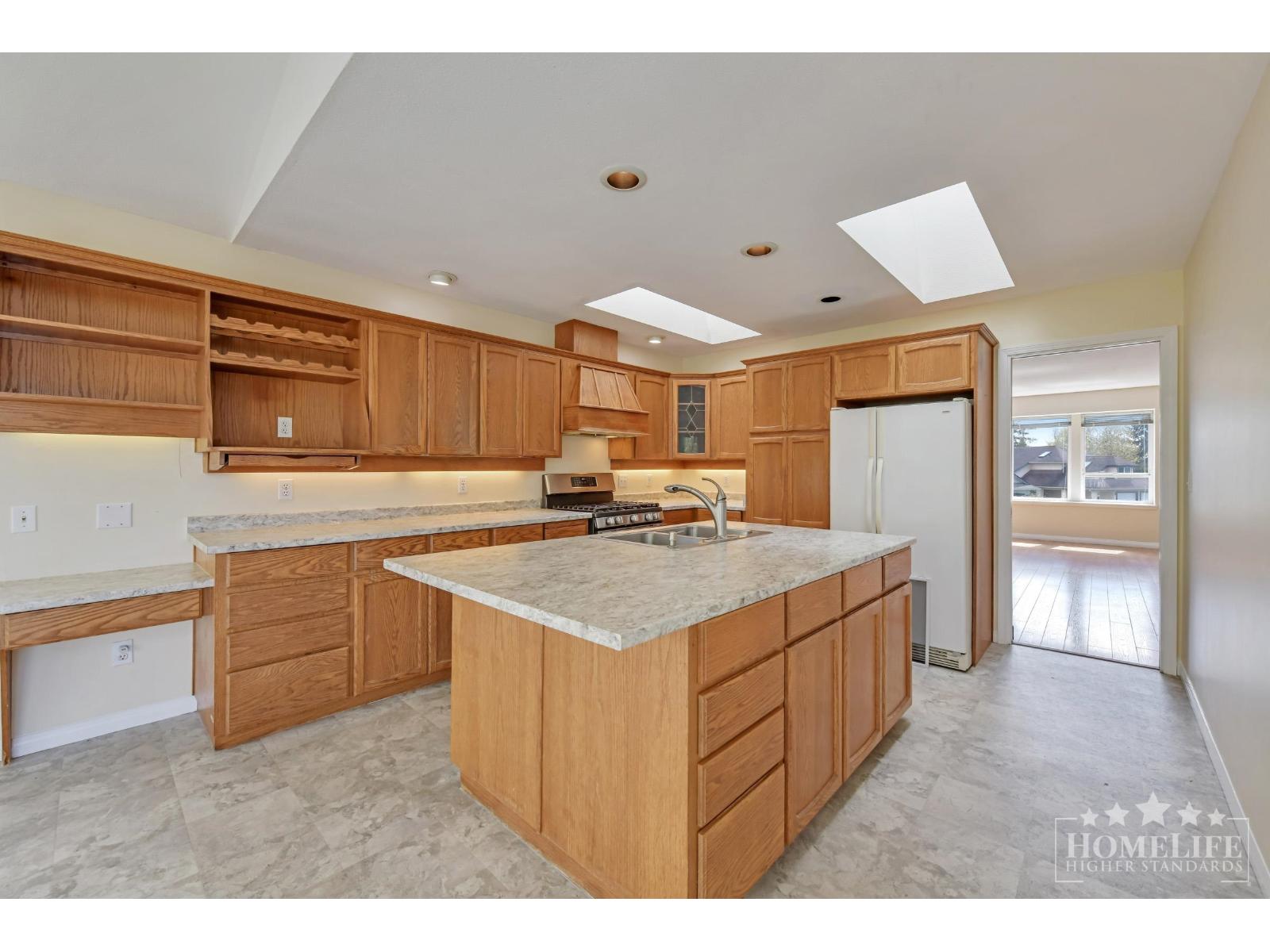 4 Bed, 2 Bath House for Rent in Surrey – Upper House 6375 187A STREET, Surrey - Image 21