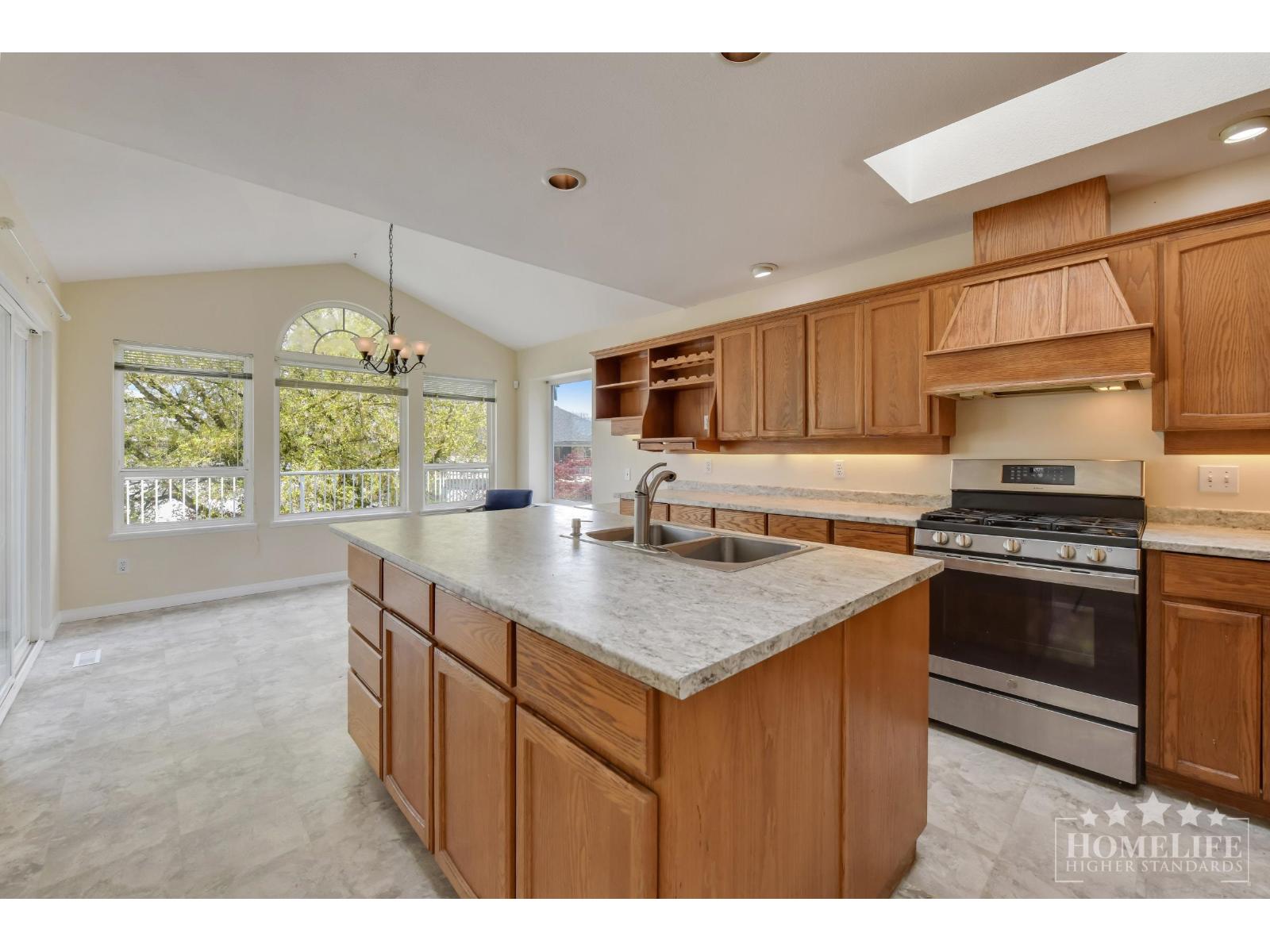 4 Bed, 2 Bath House for Rent in Surrey – Upper House 6375 187A STREET, Surrey - Image 15