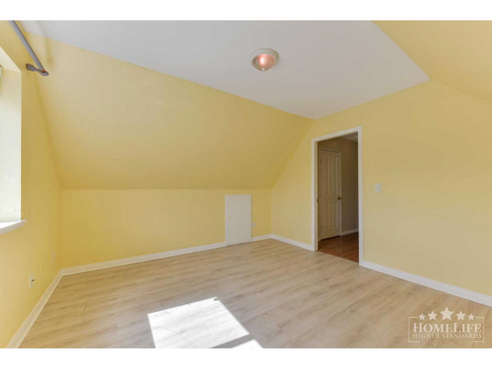 4 Bed, 2 Bath House for Rent in Surrey – Upper House 6375 187A STREET, Surrey - Image 31
