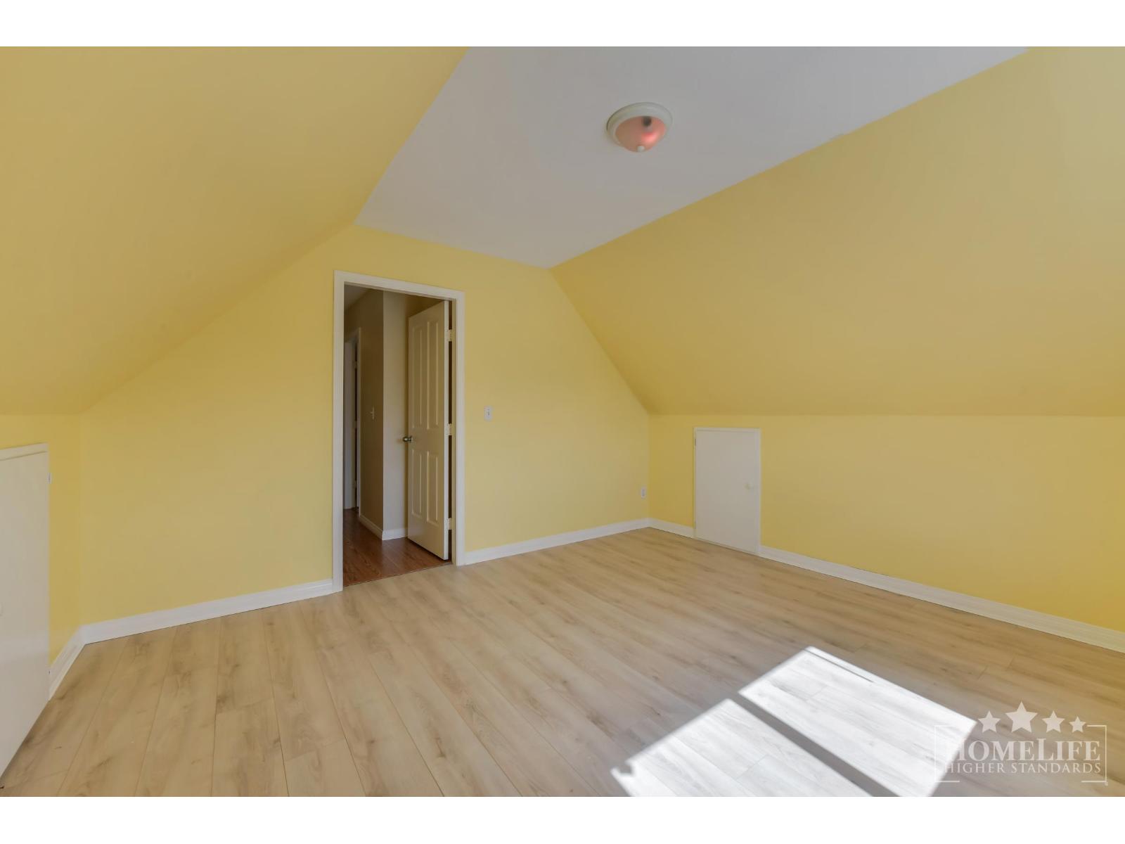 4 Bed, 2 Bath House for Rent in Surrey – Upper House 6375 187A STREET, Surrey - Image 8
