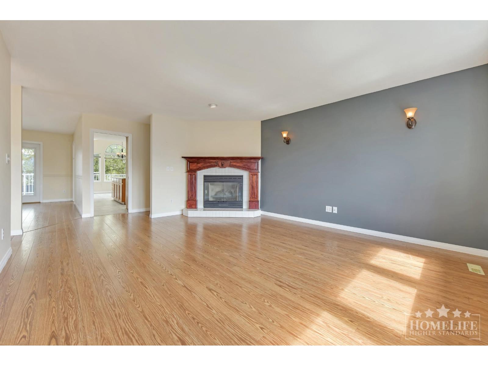4 Bed, 2 Bath House for Rent in Surrey – Upper House 6375 187A STREET, Surrey - Image 5