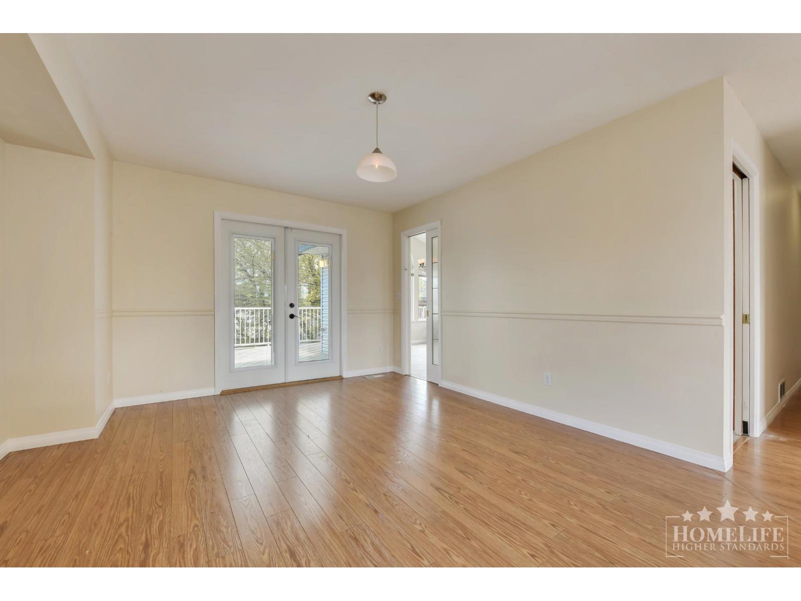 4 Bed, 2 Bath House for Rent in Surrey – Upper House 6375 187A STREET, Surrey - Image 4