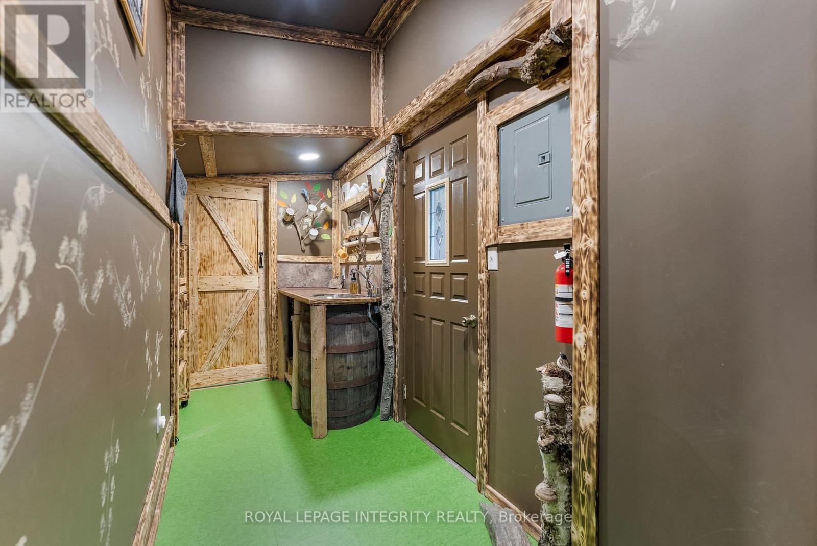 651 LORNE STREET W - 21