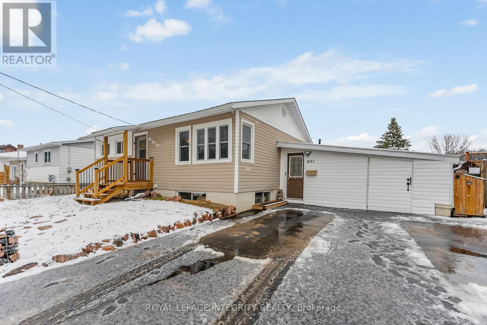 651 LORNE STREET W - 23