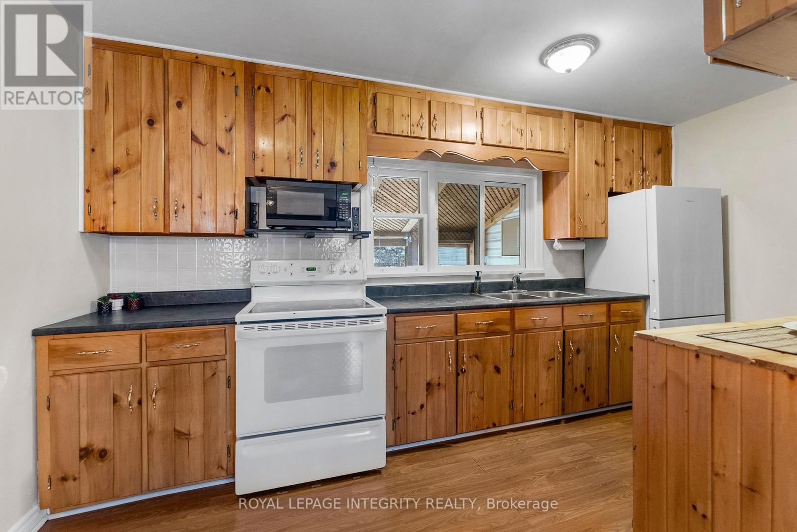 651 LORNE STREET W - 6