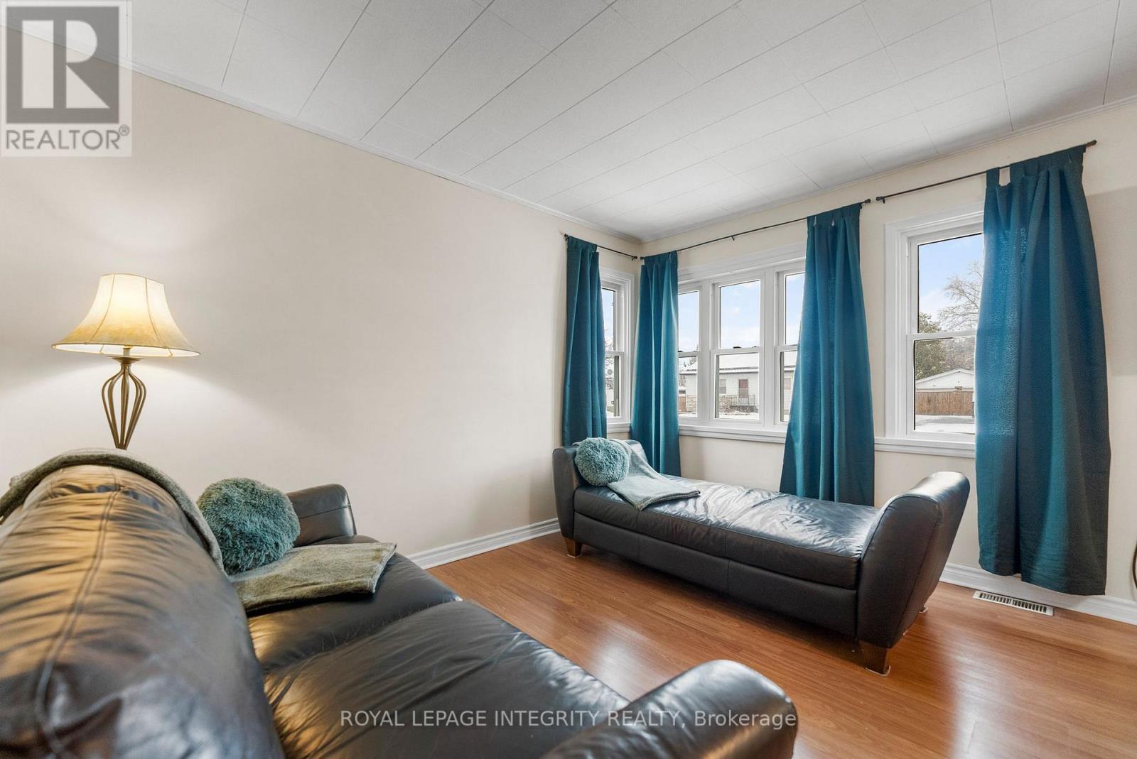 651 LORNE STREET W - 8