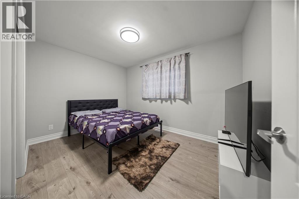 42 TUPPER Crescent - 13