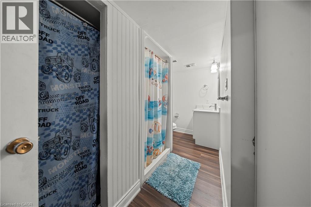 42 TUPPER Crescent - 22