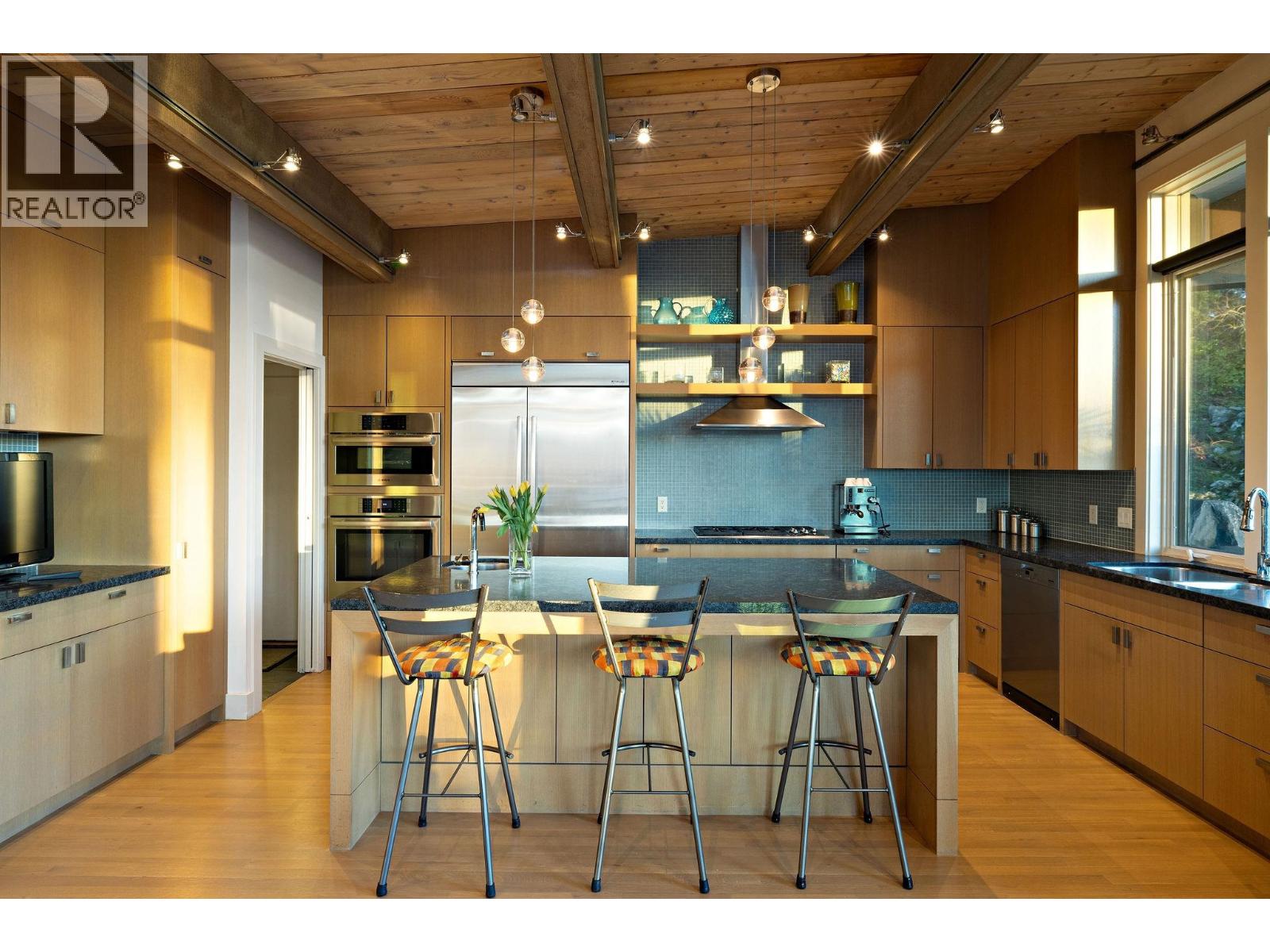6235 OVERSTONE DRIVE, West Vancouver