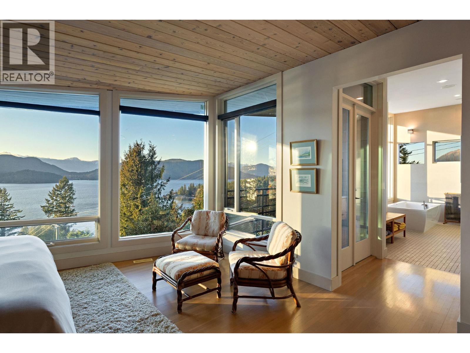 6235 OVERSTONE DRIVE, West Vancouver