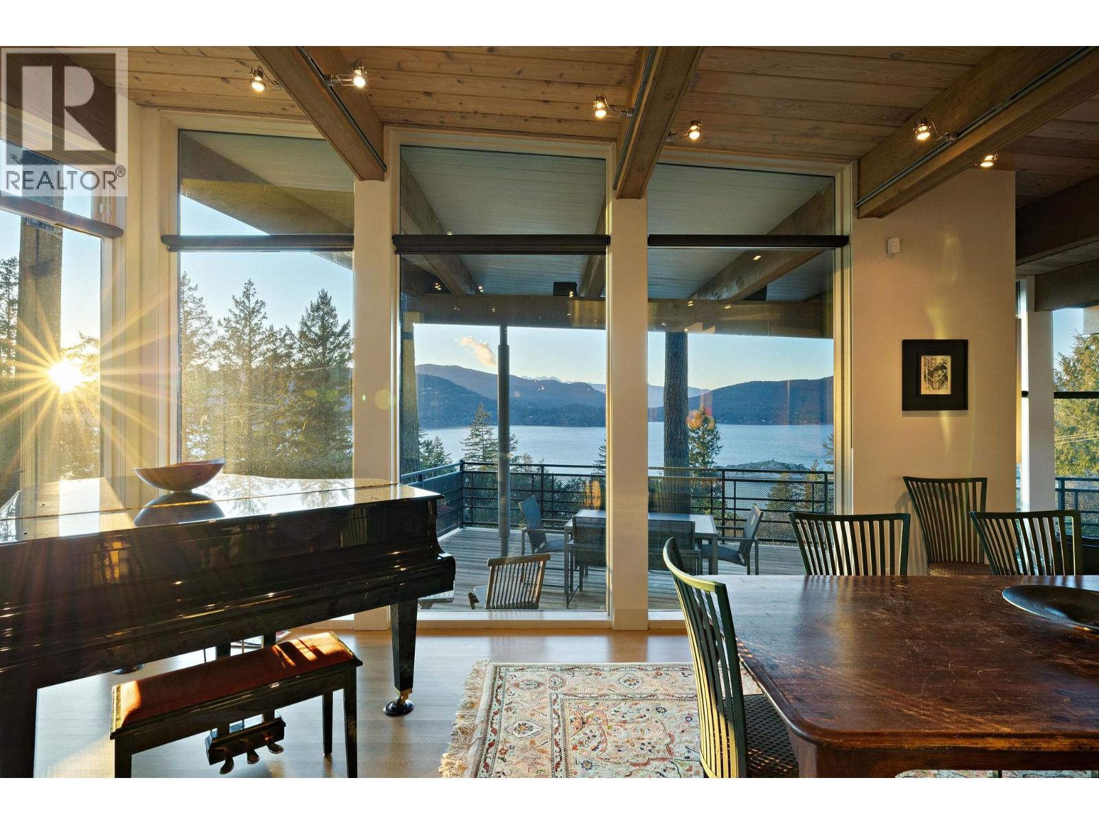 6235 OVERSTONE DRIVE, West Vancouver